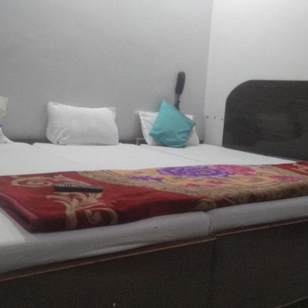 Hotel Giriraj Inn Váránaszi Kültér fotó