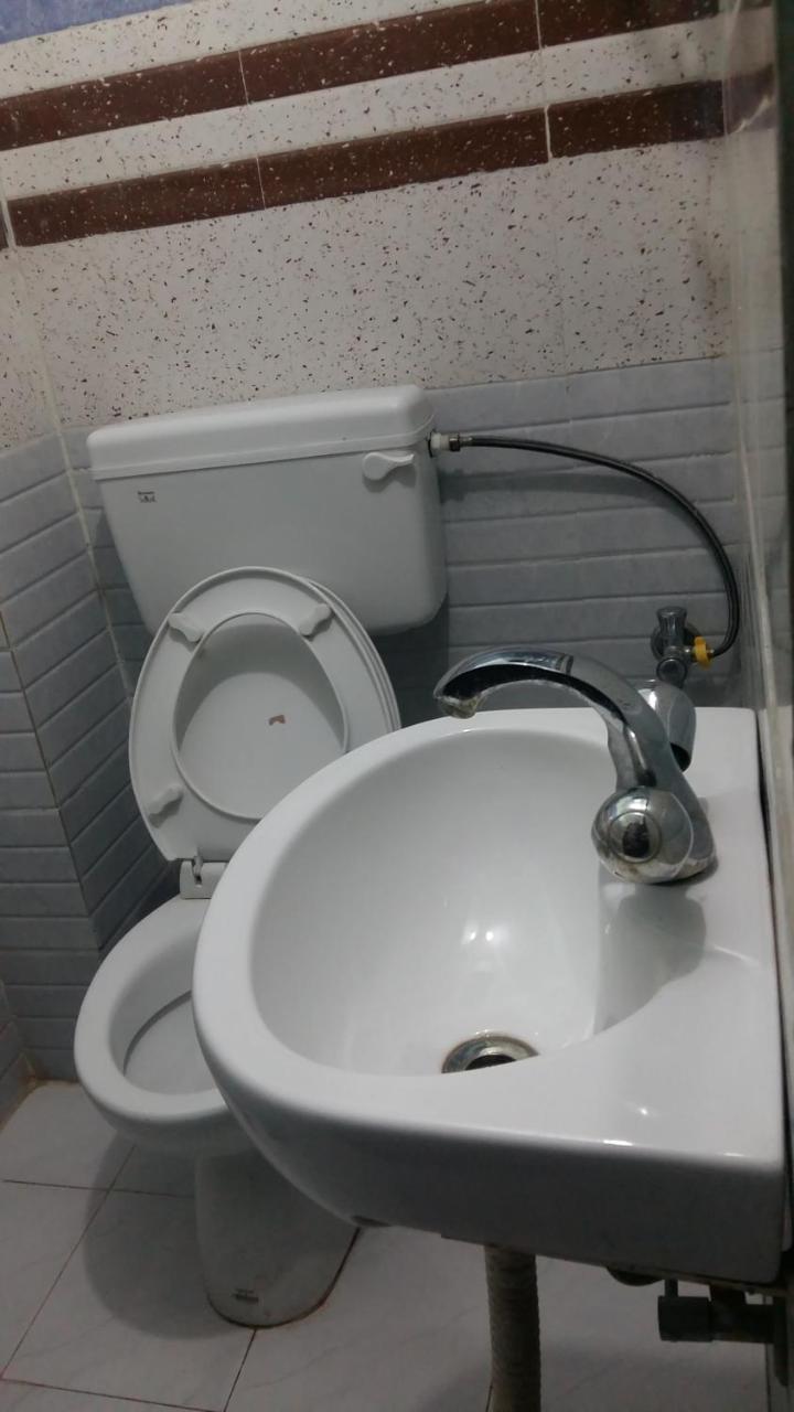 Hotel Giriraj Inn Váránaszi Kültér fotó