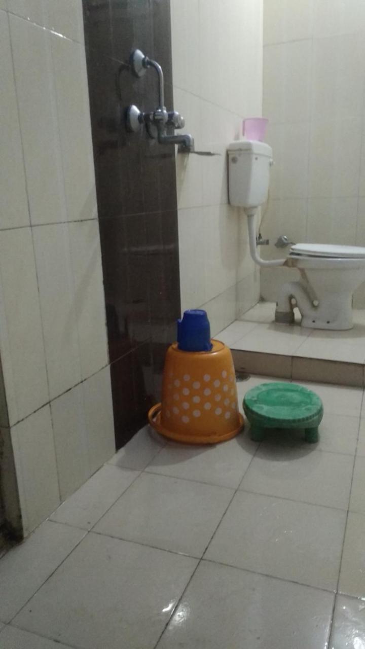 Hotel Giriraj Inn Váránaszi Kültér fotó