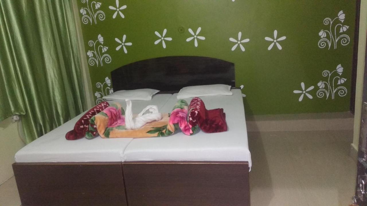 Hotel Giriraj Inn Váránaszi Kültér fotó